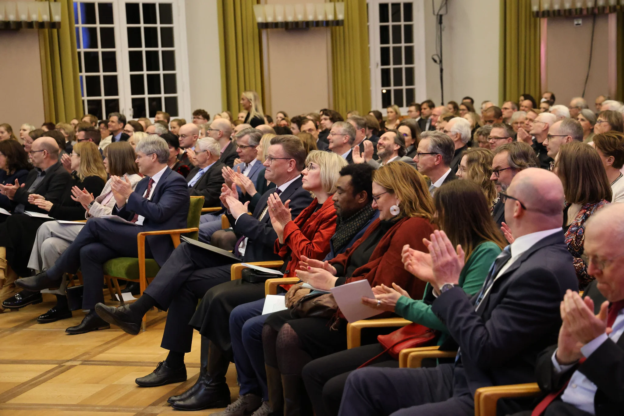 Beifall für die Preisträger beim Neujahrsempfang Uni Münster. Foto: Oliver Werner